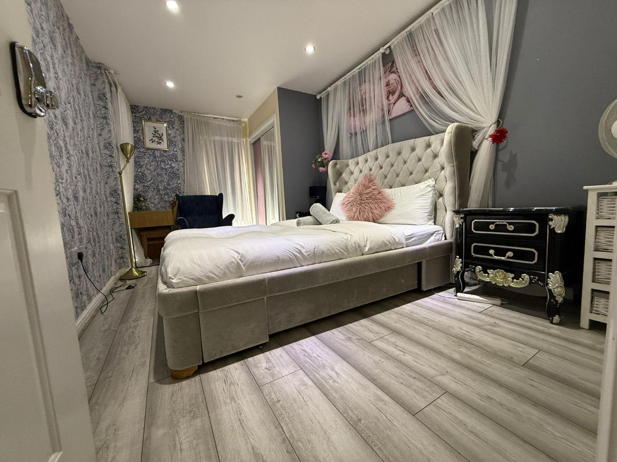 Near Canary Wharf Homestay London